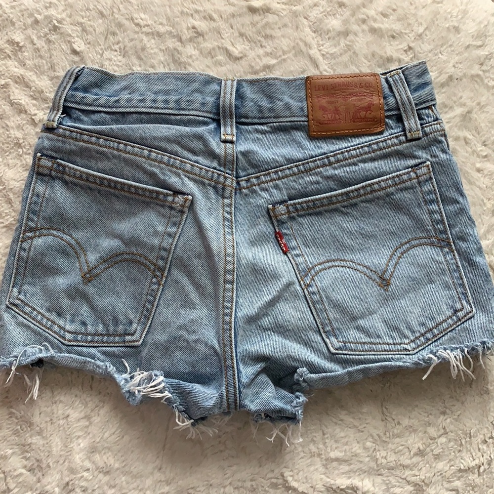 Button Up High Wasted - Picture 2 of 3